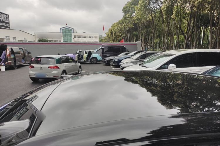 Used ONVO L60 2025 Model—60 kWh Rear-Wheel-Drive Version Roof