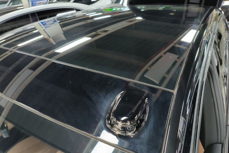 Used ONVO L60 2025 Model—60 kWh All-Wheel-Drive Version Roof