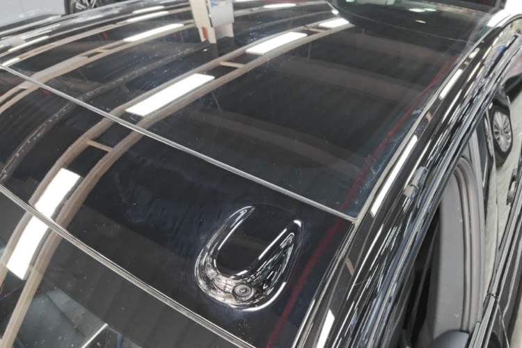 Used ONVO L60 2025 Model—60 kWh Rear-Wheel-Drive Version Roof
