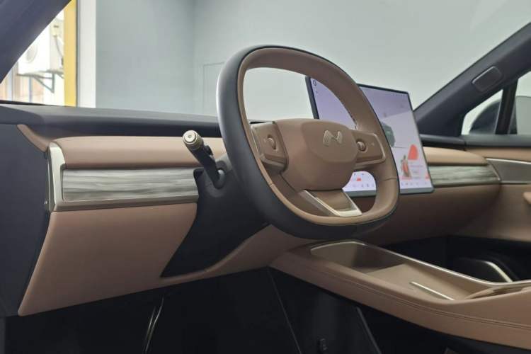 Used ONVO L60 2025 Model—60 kWh All-Wheel-Drive Version Steering Wheel