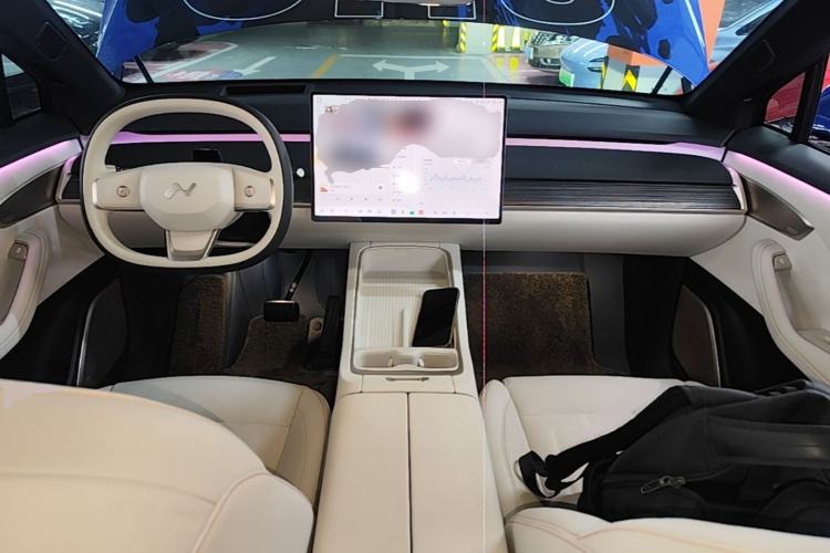 Used ONVO L60 2025 Model—60 kWh Rear-Wheel-Drive Version Center Console