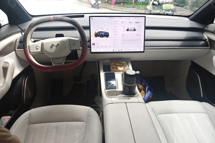 Used ONVO L60 2025 Model—60 kWh Rear-Wheel-Drive Version Center Console