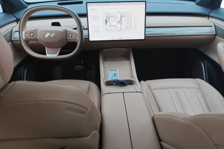 Used ONVO L60 2025 Model—60 kWh All-Wheel-Drive Version Center Console
