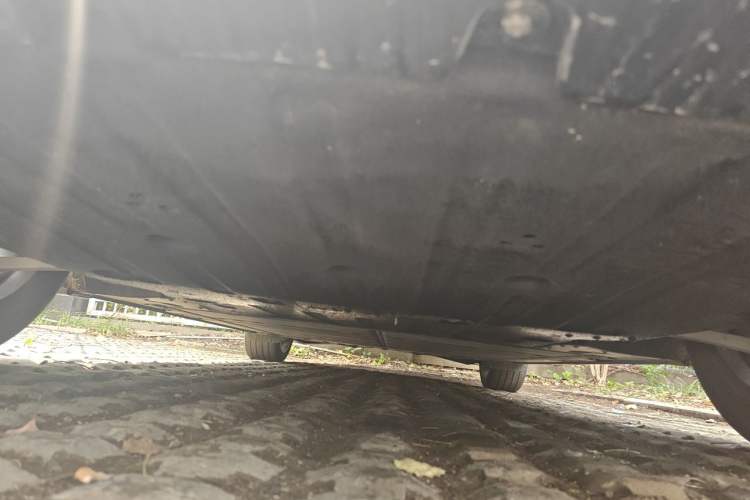 Used ONVO L60 2025 Model—60 kWh Rear-Wheel-Drive Version Chassis Front