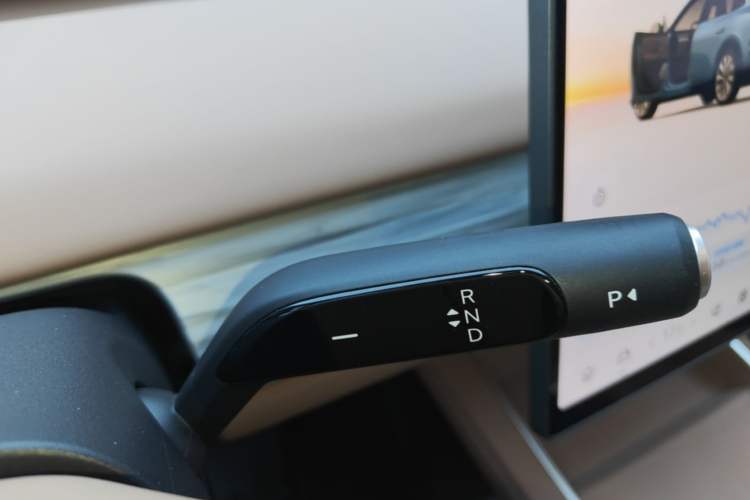 Used ONVO L60 2025 Model—60 kWh All-Wheel-Drive Version Gear Lever