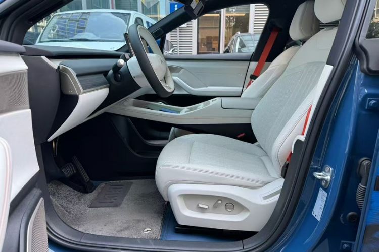 Used ONVO L60 2025 Model—60 kWh Rear-Wheel-Drive Version Interior 3