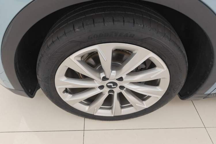 Used ONVO L60 2025 Model—60 kWh All-Wheel-Drive Version Left Front Wheel Hub