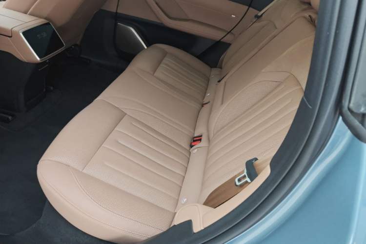 Used ONVO L60 2025 Model—60 kWh All-Wheel-Drive Version Left Rear Seat