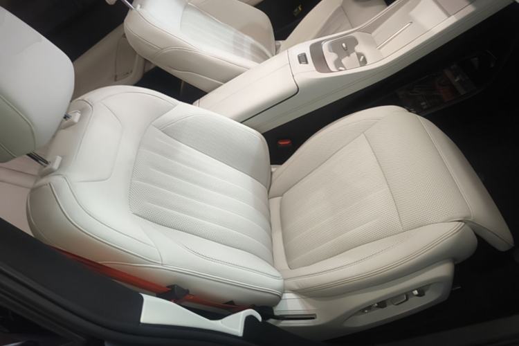 Used ONVO L60 2025 Model—60 kWh Rear-Wheel-Drive Version Right Front Seat