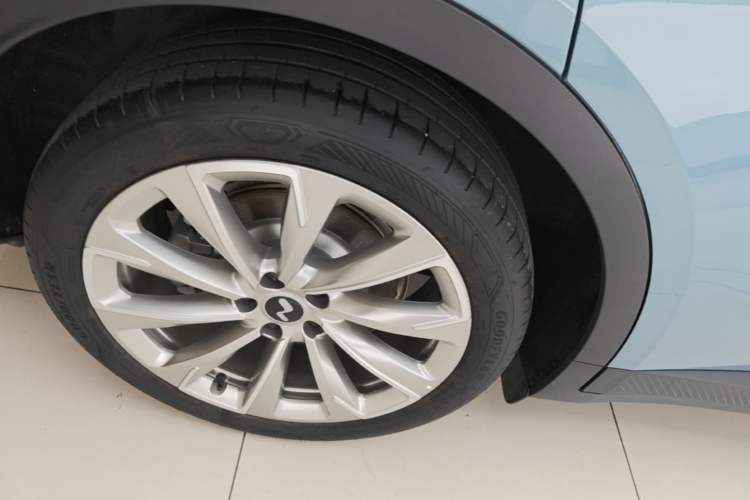 Used ONVO L60 2025 Model—60 kWh All-Wheel-Drive Version Right Rear Wheel Hub