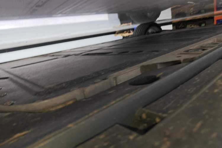Used ONVO L60 2025 Model—60 kWh All-Wheel-Drive Version Right Side Sill