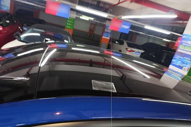 Used ONVO L60 2025 Model—60 kWh Rear-Wheel-Drive Version Roof
