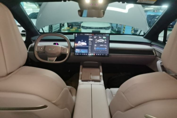 Used ONVO L60 2025 Model—60 kWh Rear-Wheel-Drive Version Center Console