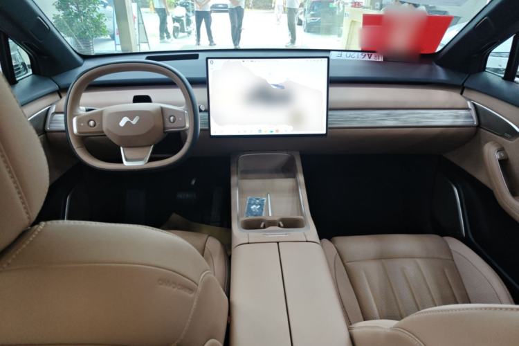 Used ONVO L60 2025 Model—60 kWh All-Wheel-Drive Version Center Console