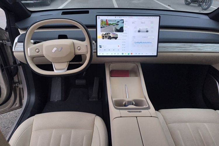 Used ONVO L60 2025 Model—60 kWh All-Wheel-Drive Version Center Console