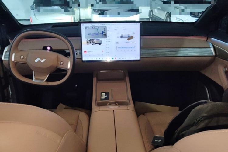 Used ONVO L60 2025 Model—60 kWh All-Wheel-Drive Version Center Console