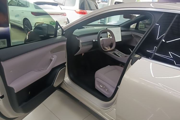 Used ONVO L60 2025 Model—60 kWh Rear-Wheel-Drive Version Driver Seat