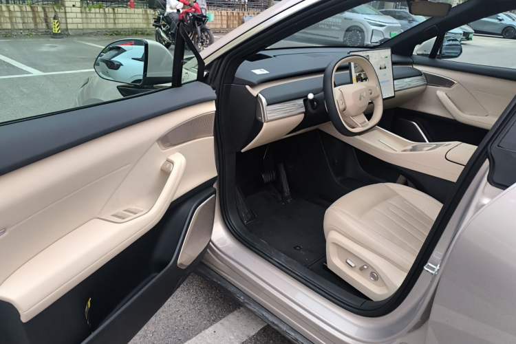 Used ONVO L60 2025 Model—60 kWh All-Wheel-Drive Version Driver Seat