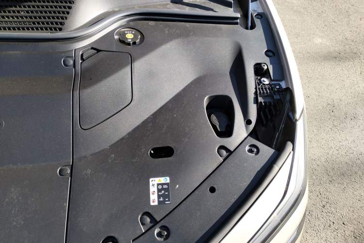 Used ONVO L60 2025 Model—60 kWh Rear-Wheel-Drive Version Engine Bay Left