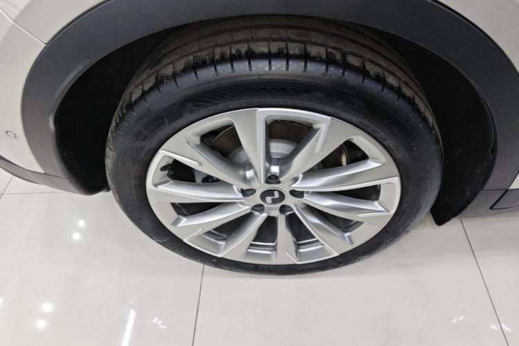Used ONVO L60 2025 Model—60 kWh All-Wheel-Drive Version Exterior 5