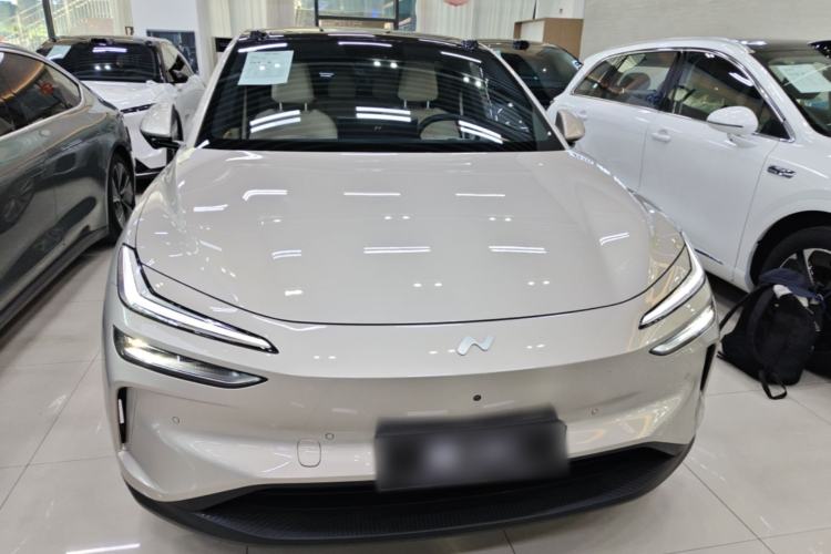 Used ONVO L60 2025 Model—60 kWh All-Wheel-Drive Version Front