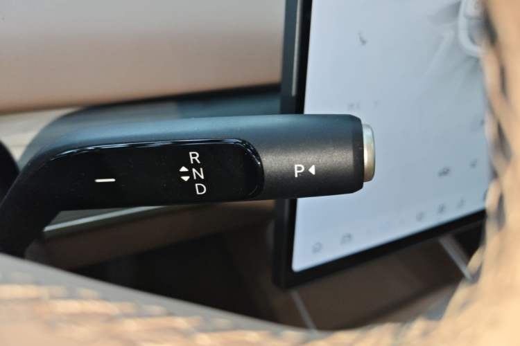 Used ONVO L60 2025 Model—60 kWh All-Wheel-Drive Version Gear Lever