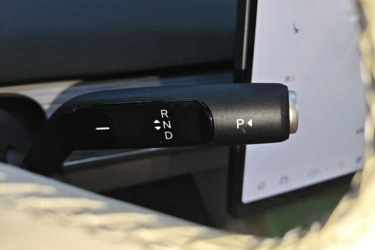 Used ONVO L60 2025 Model—60 kWh All-Wheel-Drive Version Gear Lever