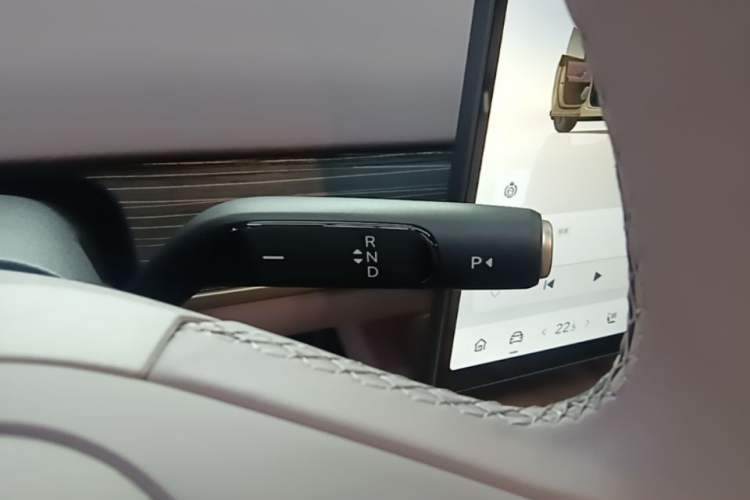 Used ONVO L60 2025 Model—60 kWh Rear-Wheel-Drive Version Gear Lever
