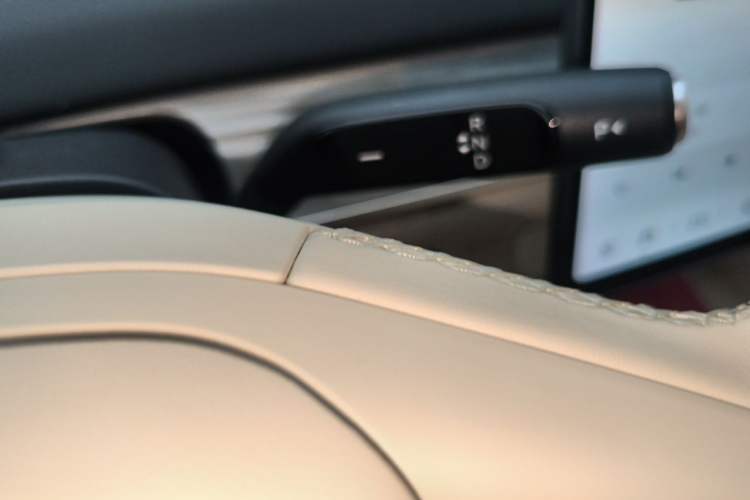 Used ONVO L60 2025 Model—60 kWh All-Wheel-Drive Version Gear Lever