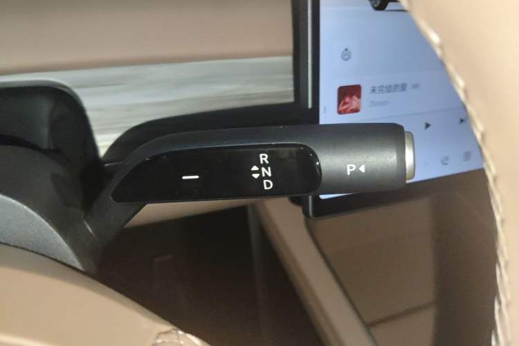 Used ONVO L60 2025 Model—60 kWh All-Wheel-Drive Version Gear Lever