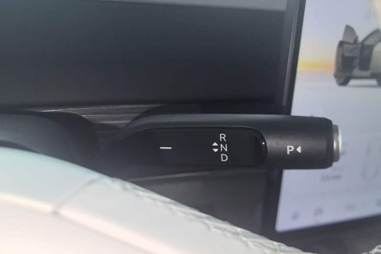 Used ONVO L60 2025 Model—60 kWh Rear-Wheel-Drive Version Gear Lever