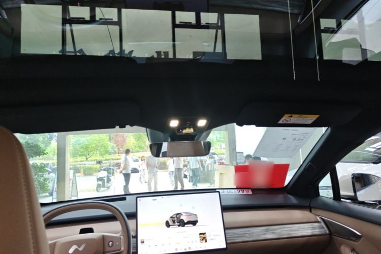 Used ONVO L60 2025 Model—60 kWh All-Wheel-Drive Version Headliner