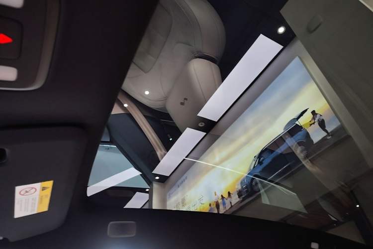 Used ONVO L60 2025 Model—60 kWh Rear-Wheel-Drive Version Headliner