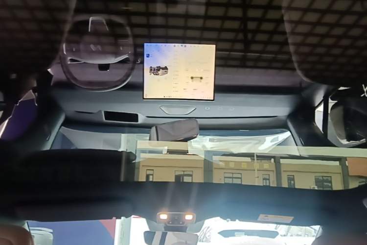 Used ONVO L60 2025 Model—60 kWh Rear-Wheel-Drive Version Headliner