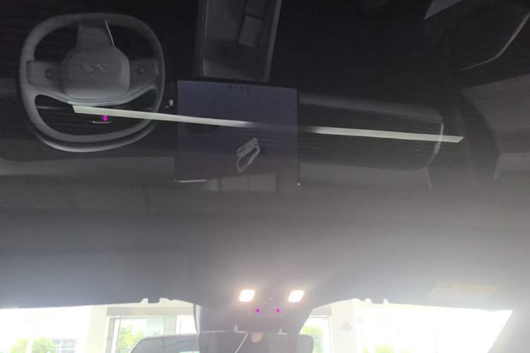 Used ONVO L60 2025 Model—60 kWh Rear-Wheel-Drive Version Headliner