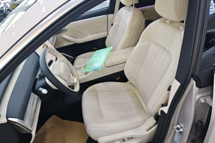 Used ONVO L60 2025 Model—60 kWh All-Wheel-Drive Version Left Front Seat