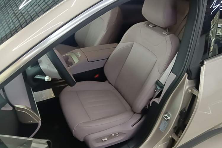 Used ONVO L60 2025 Model—60 kWh Rear-Wheel-Drive Version Left Front Seat