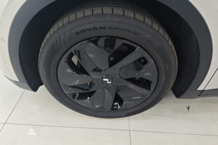Used ONVO L60 2025 Model—60 kWh All-Wheel-Drive Version Left Front Wheel Hub