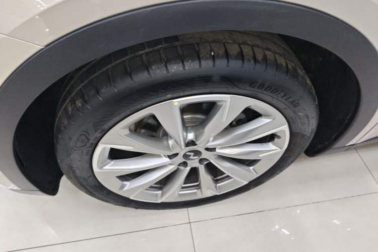 Used ONVO L60 2025 Model—60 kWh All-Wheel-Drive Version Left Front Wheel Hub