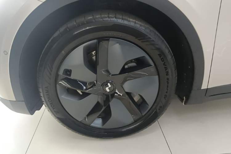 Used ONVO L60 2025 Model—60 kWh Rear-Wheel-Drive Version Left Front Wheel Hub