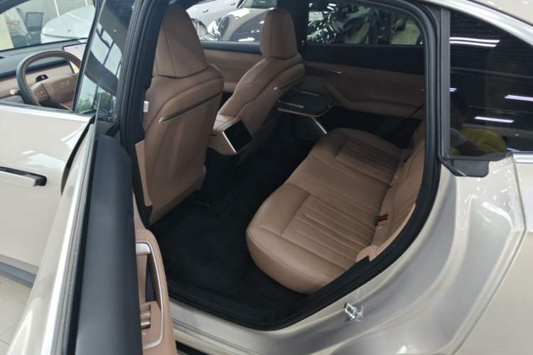 Used ONVO L60 2025 Model—60 kWh All-Wheel-Drive Version Left Rear Seat