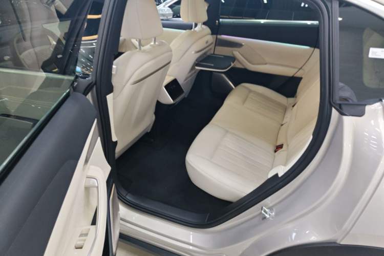 Used ONVO L60 2025 Model—60 kWh All-Wheel-Drive Version Left Rear Seat