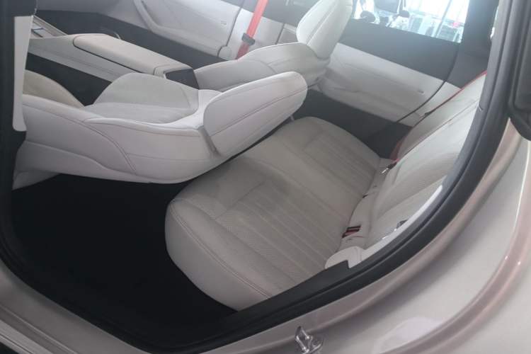 Used ONVO L60 2025 Model—60 kWh Rear-Wheel-Drive Version Left Rear Seat