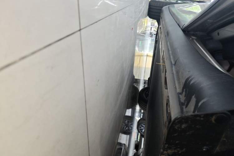 Used ONVO L60 2025 Model—60 kWh All-Wheel-Drive Version Left Side Sill