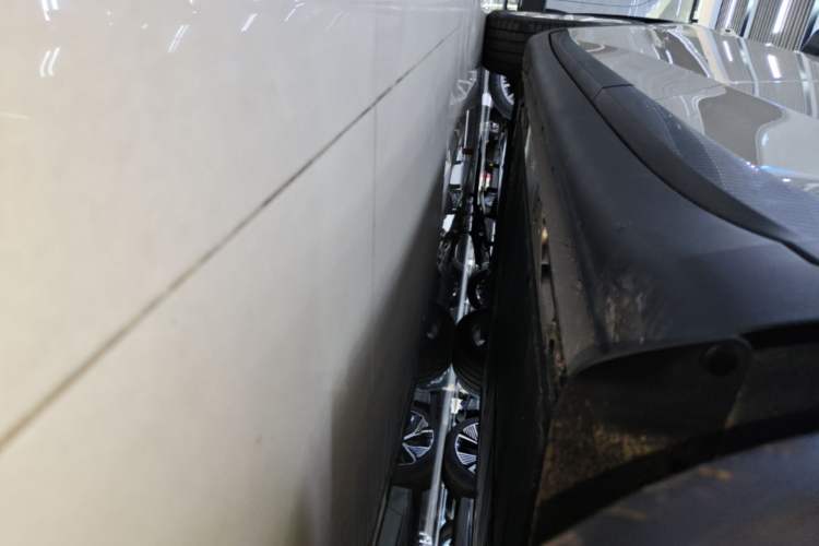 Used ONVO L60 2025 Model—60 kWh All-Wheel-Drive Version Left Side Sill