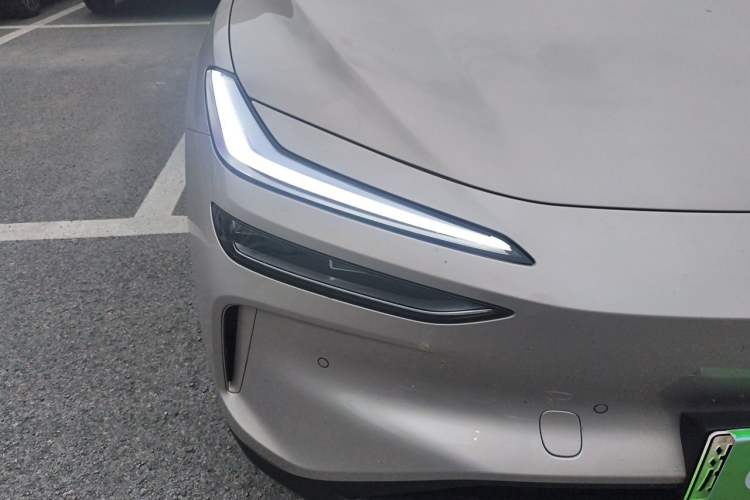 Used ONVO L60 2025 Model—60 kWh All-Wheel-Drive Version Right Front Headlight