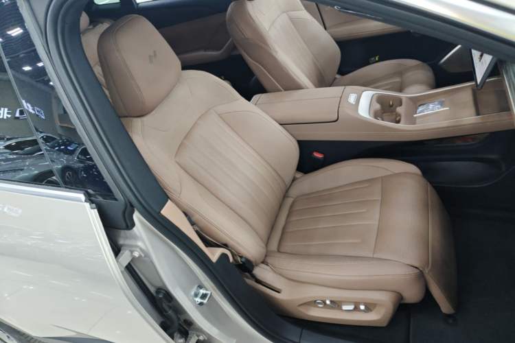 Used ONVO L60 2025 Model—60 kWh All-Wheel-Drive Version Right Front Seat