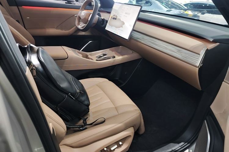 Used ONVO L60 2025 Model—60 kWh Rear-Wheel-Drive Version Right Front Seat