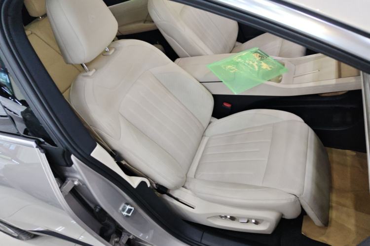 Used ONVO L60 2025 Model—60 kWh All-Wheel-Drive Version Right Front Seat