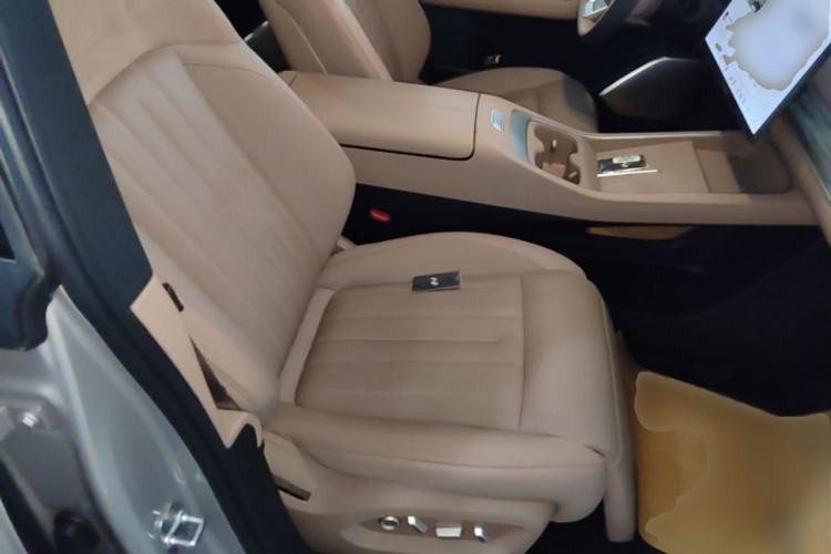 Used ONVO L60 2025 Model—60 kWh All-Wheel-Drive Version Right Front Seat
